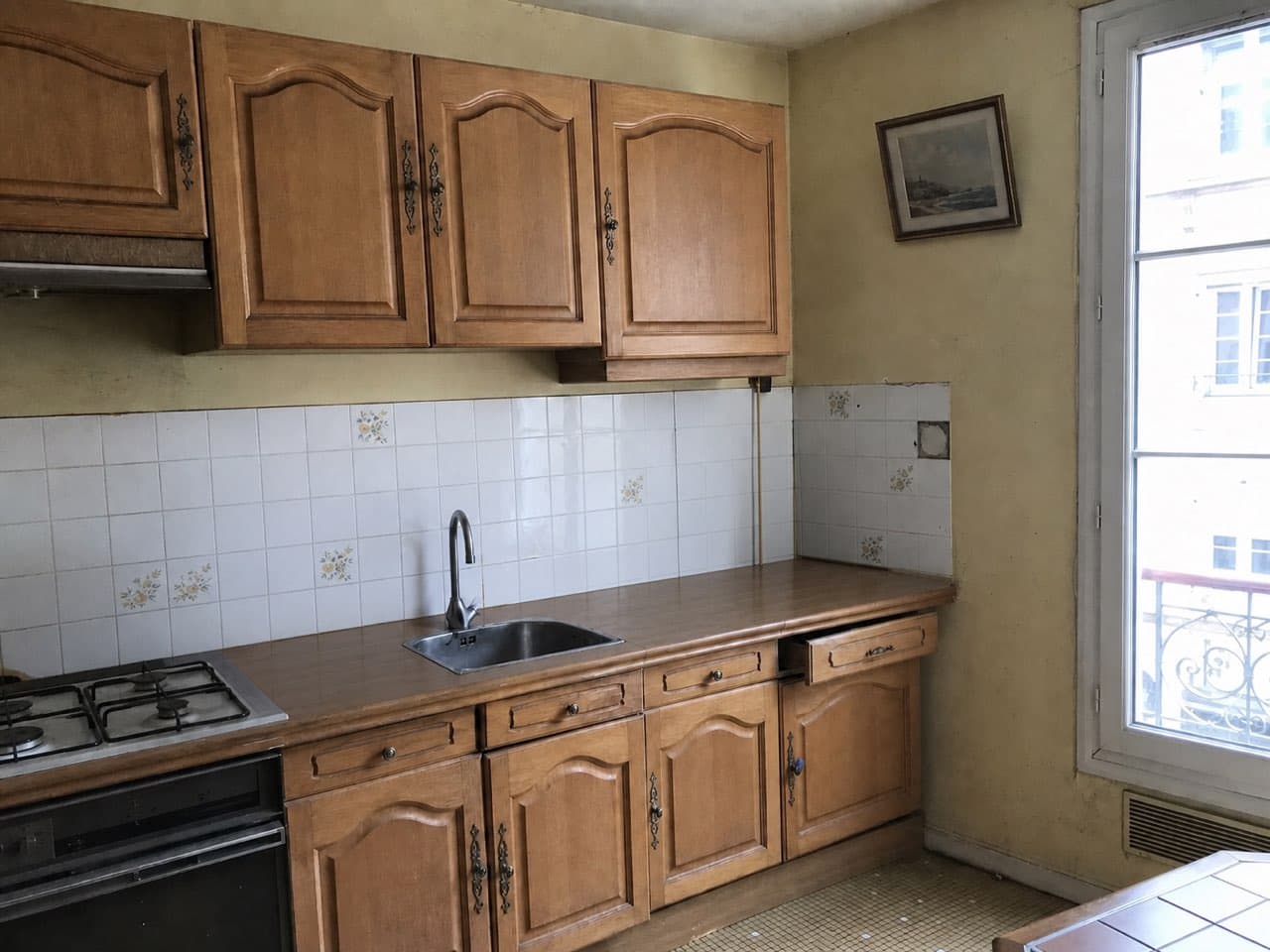 A kitchen before its cabinets are recolored by AI